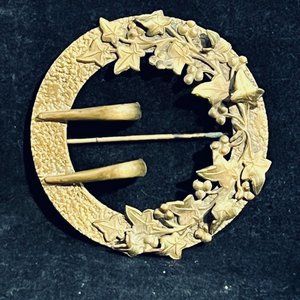 Victorian Gold Tone Round With Ivy Brooch/Sash Clip
